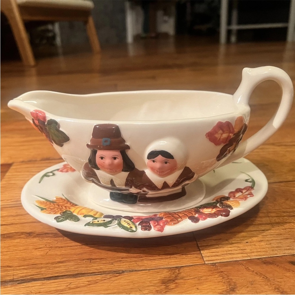 Publix The Pilgrim Pair Ceramic Gravy Boat Dish Thanksgiving Holiday Vintage